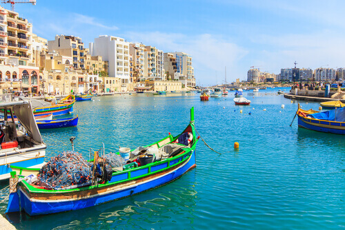 Blick auf die Spinola-Bucht Welche Sprache spricht man auf Malta skrivanek
