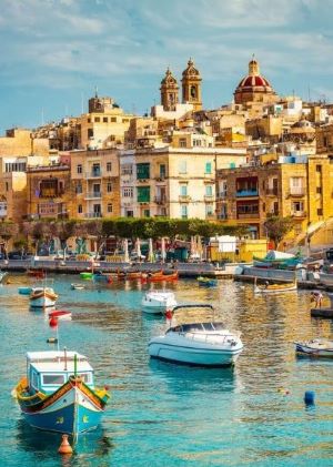 auf Malta Hafen mit Booten skrivanek