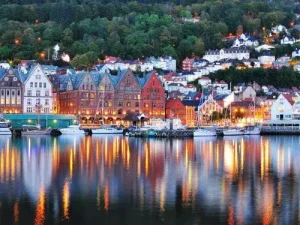 Bryggen in Bergen bei Abendlicht – beliebtes Ziel beim Auswandern nach Norwegen Übersetzungsbüro Berlin Bryggen in Bergen bei Abendlicht beliebtes Ziel beim Auswandern nach Norwegen Ubersetzungsburo Berlin